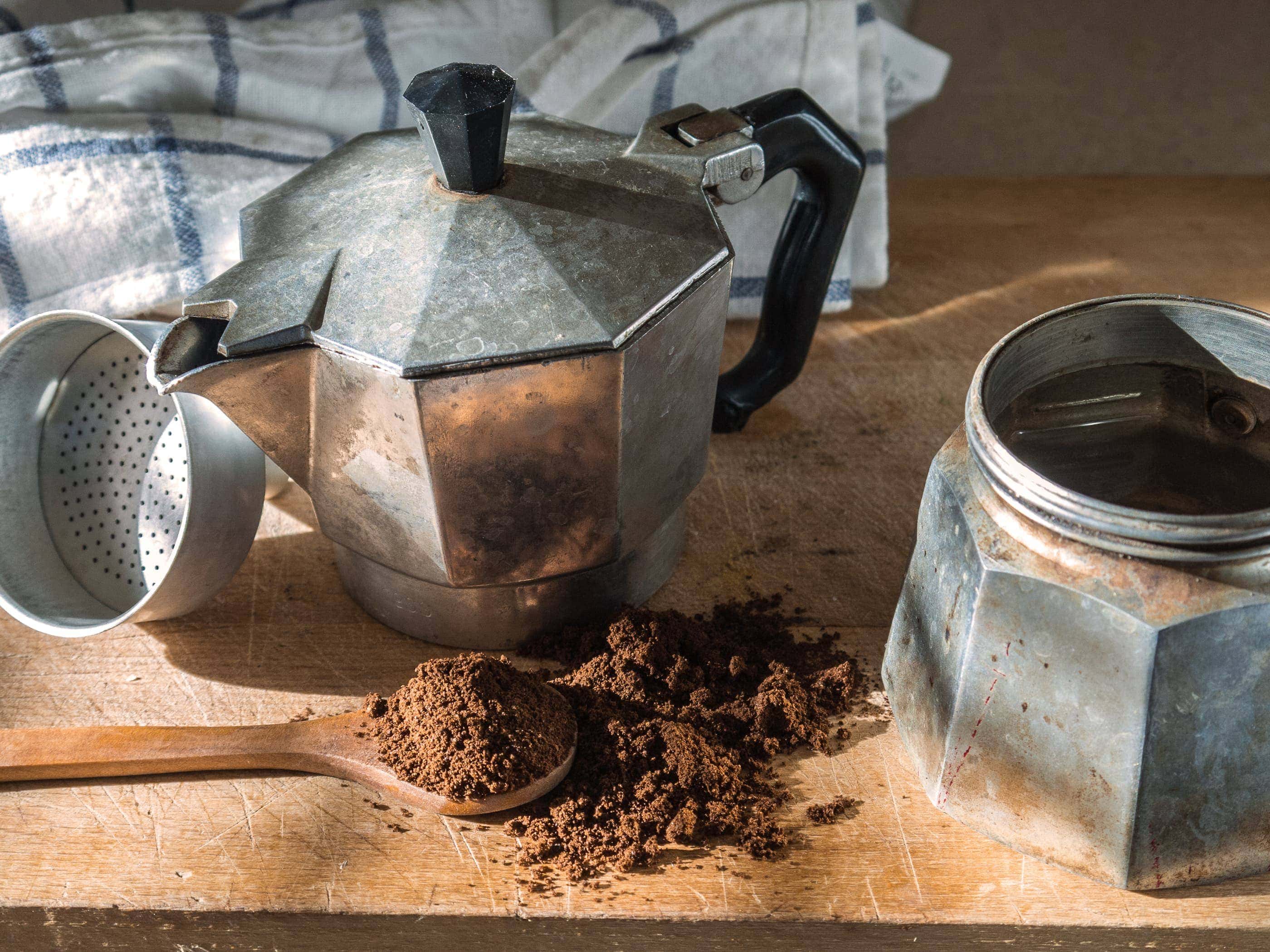 разрыхлить кофе в рожке. можно ли варить какао в кофеварке. машинка для варки кофе. помол для капельной кофеварки. можно ли варить какао в кофеварке.