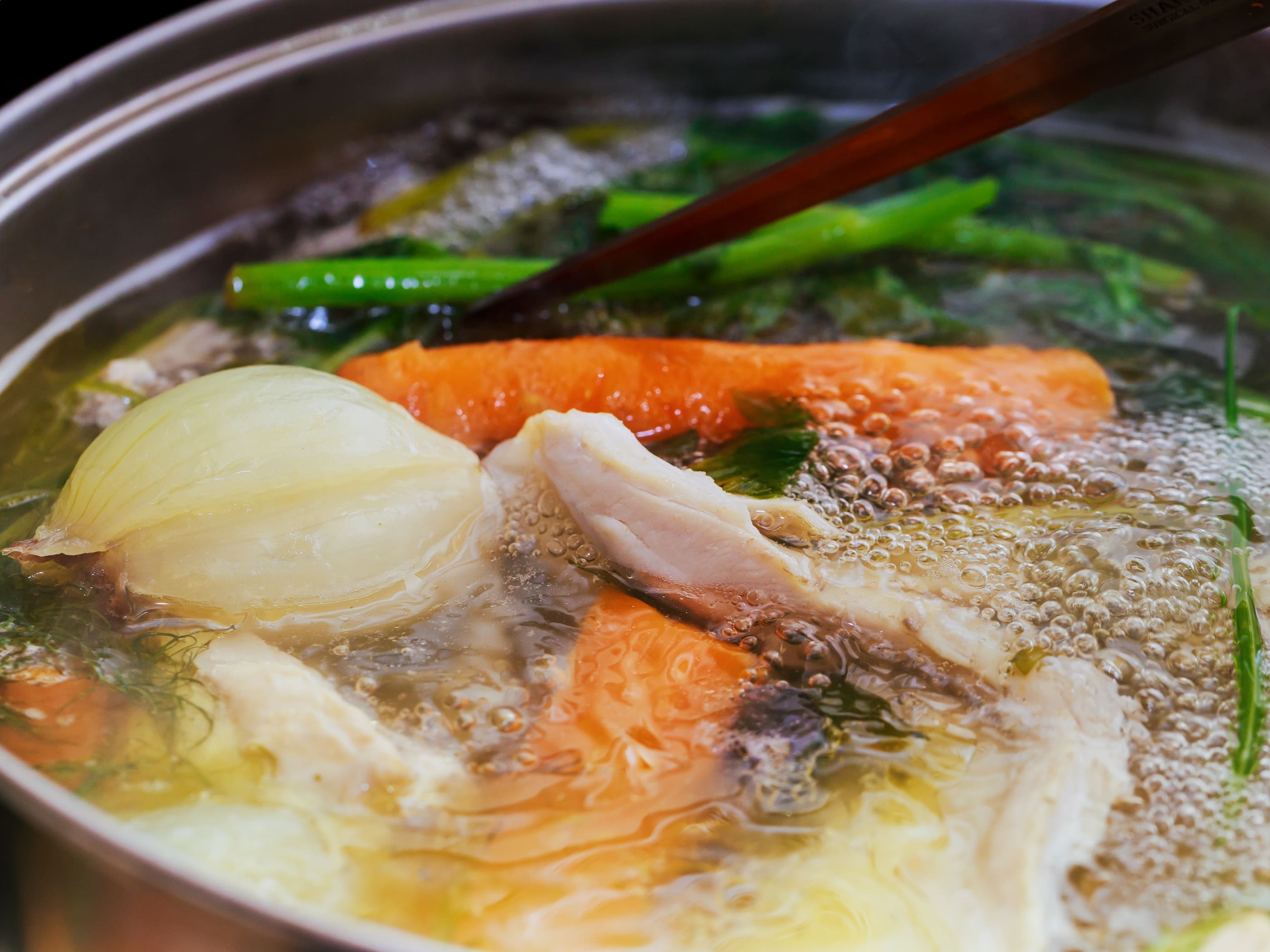 Cómo hacer caldo de pollo casero de la abuela - ALDI