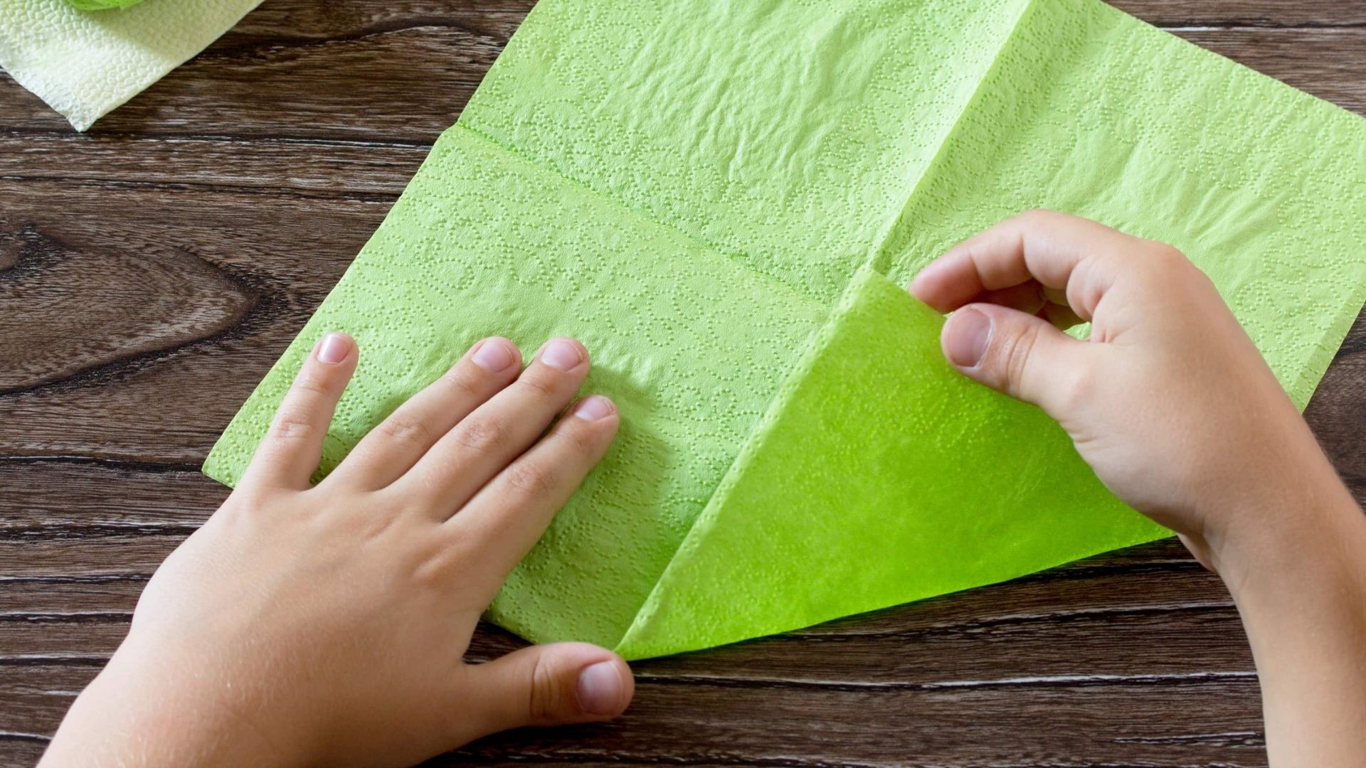 extraer Decoración Sueño áspero Aprende cómo doblar servilletas de forma elegante y original | ALDI  Supermercados